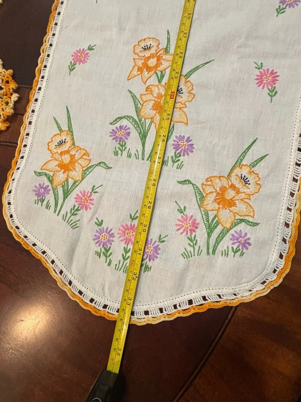 Vtg Handmade Lace Doily & Embroidered Runner 4pc Lot – Distressed Cottagecore